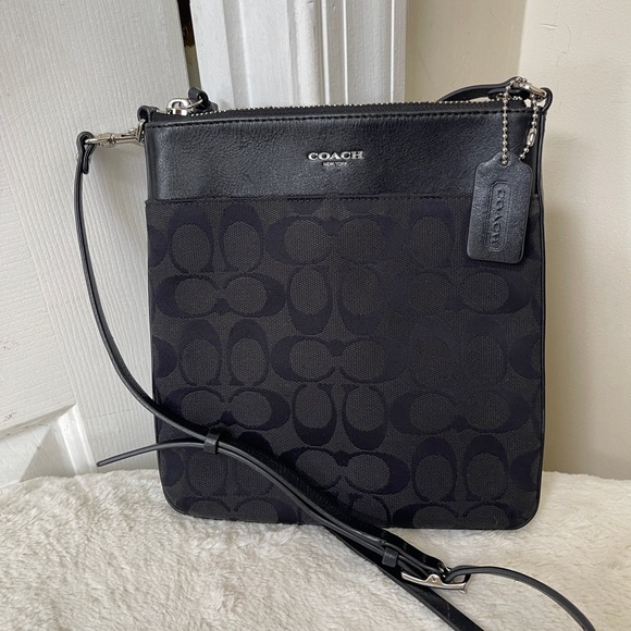 Coach Crossbody Bag EUC - Picture 5 of 7